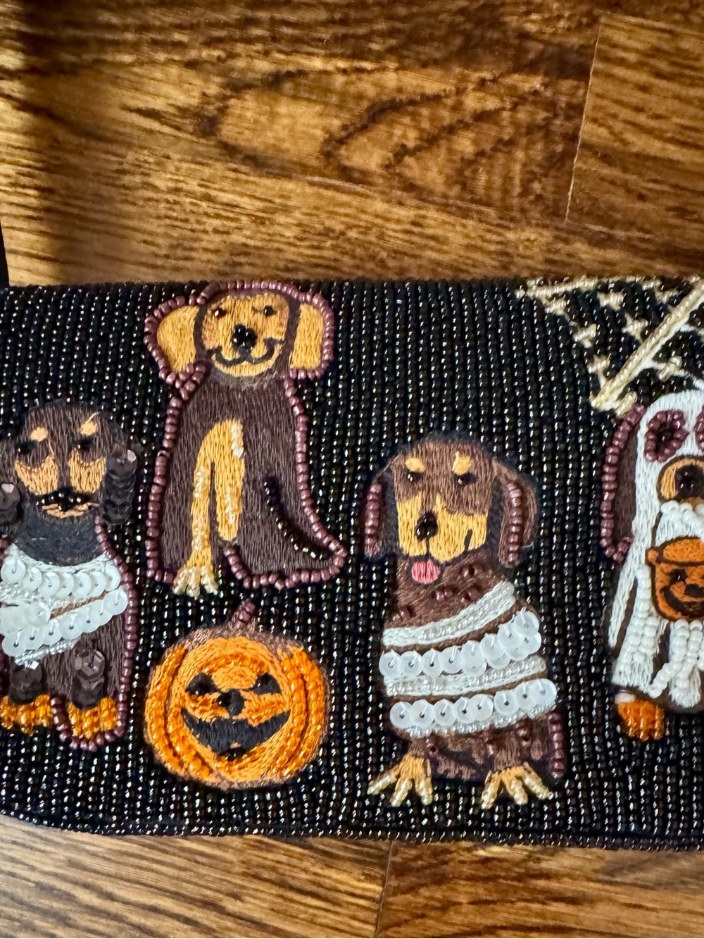 VIRAL Beaded Halloween Purse with Embroidered Dogs In Costumes - Picture 4 of 7